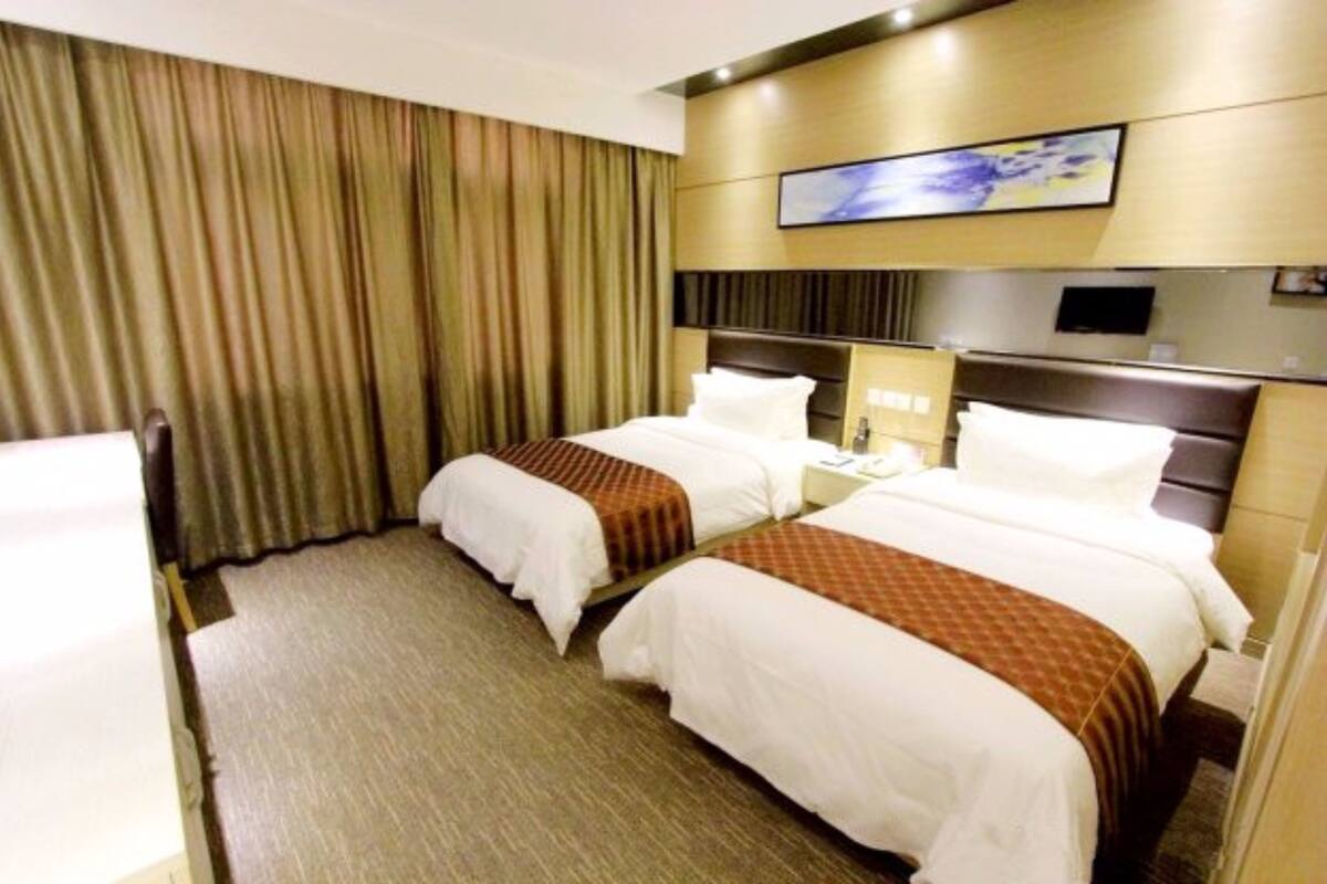 Deluxe Business Room, 2 Twin Beds | Desk, blackout drapes, iron/ironing board (on request), WiFi (free)