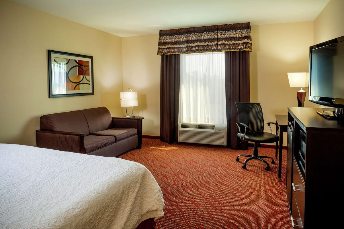 King with Sofabed | In-room safe, iron/ironing board, free rollaway beds, free WiFi