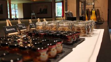 Free daily buffet breakfast