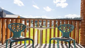 Superior Double Room, 1 King Bed, Mountain View | Hypo-allergenic bedding, in-room safe, blackout curtains, soundproofing