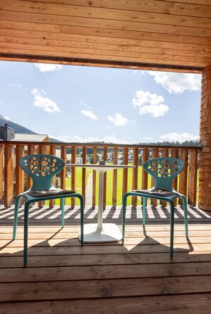Superior Double Room, 1 King Bed, Mountain View | Hypo-allergenic bedding, in-room safe, blackout curtains, soundproofing