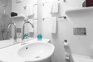 Double Room Single Use, 1 King Bed, Mountain View | Bathroom | Shower, rainfall showerhead, free toiletries, hair dryer