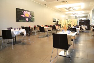 Daily continental breakfast (EUR 15 per person)