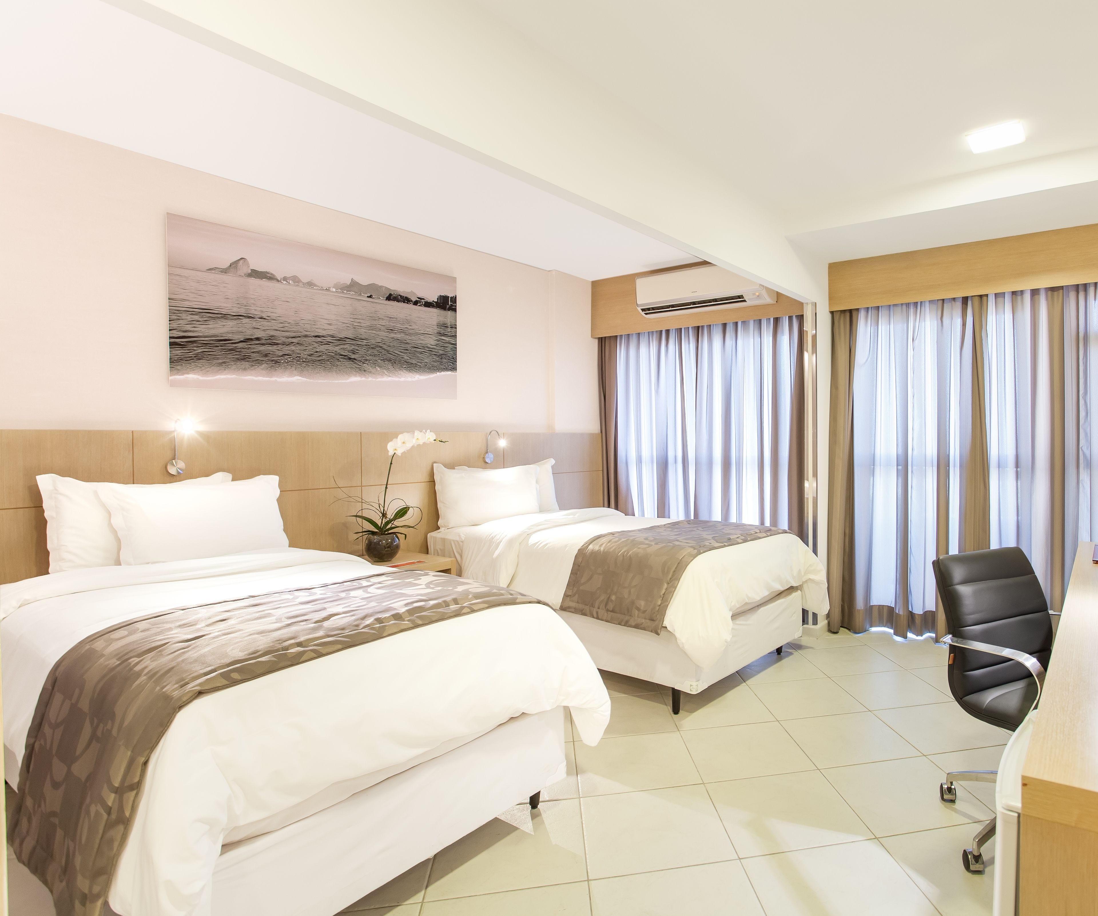 superior twin room, 2 single beds, non smoking | hypo-allergenic bedding, minibar, in-room safe, desk