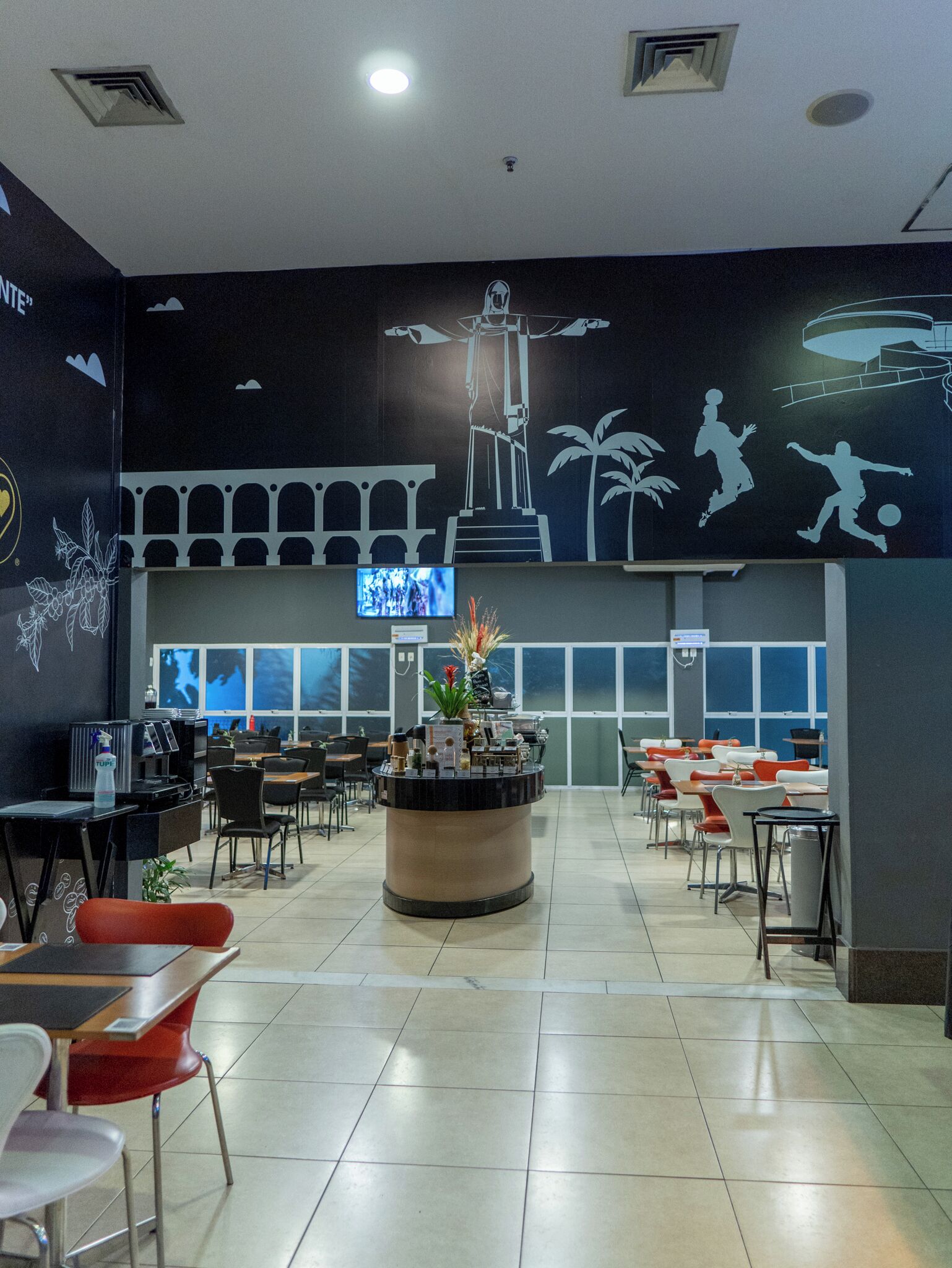 Breakfast, lunch, dinner served; international cuisine 