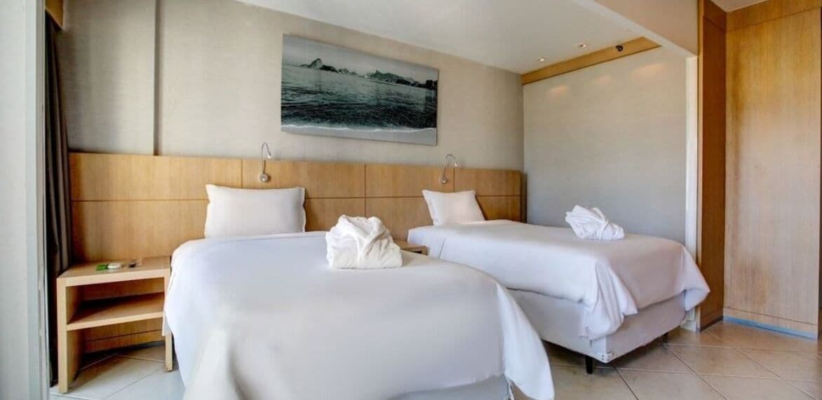 executive twin room, 2 single beds, non smoking | hypo-allergenic bedding, minibar, in-room safe, desk