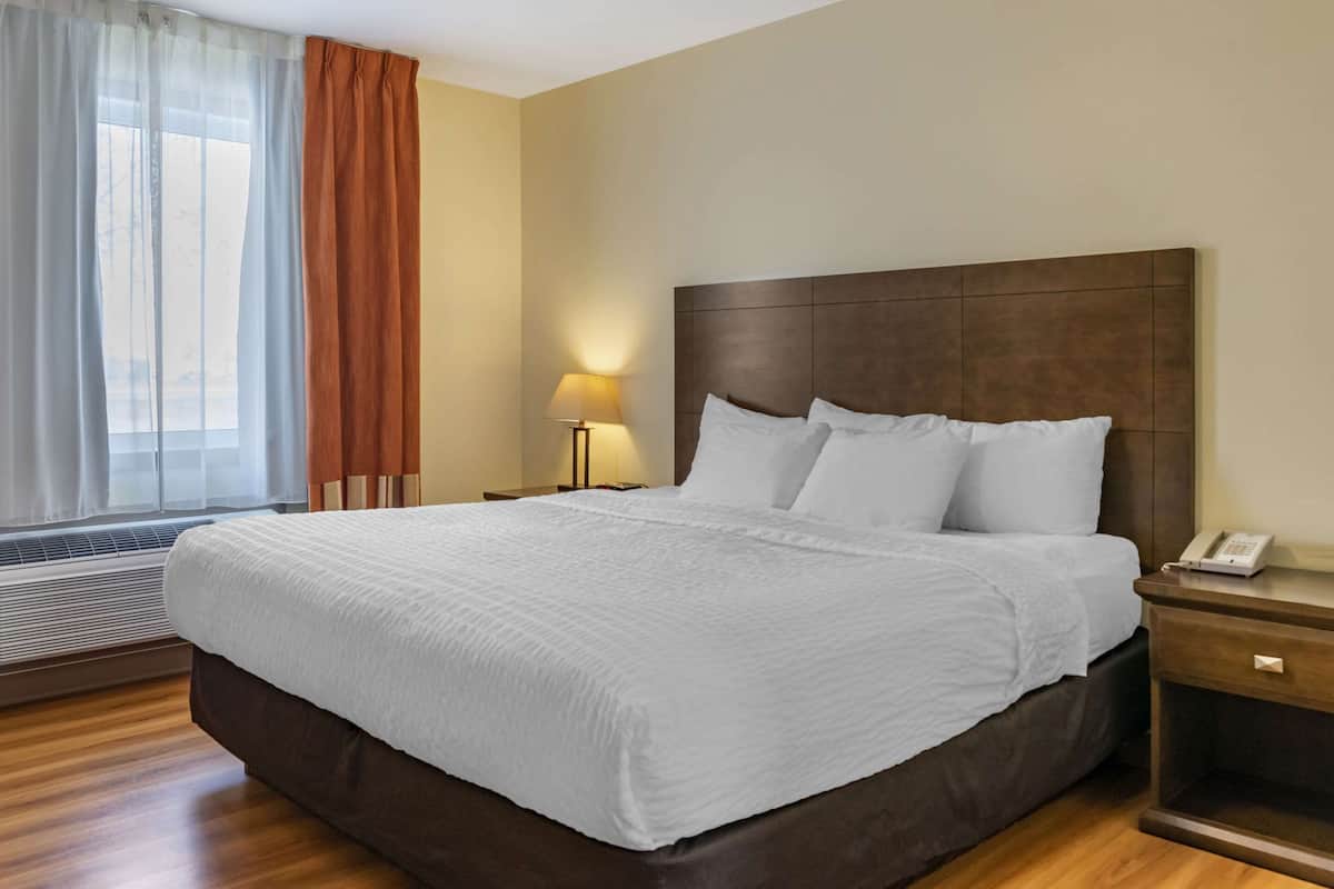 Premium bedding, down comforters, desk, blackout drapes
