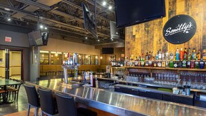 Breakfast, lunch, dinner and brunch served - Quality Inn & Suites (Winkler)