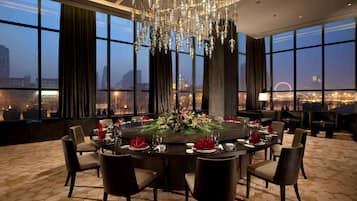 2 restaurants, breakfast, lunch, dinner served; international cuisine