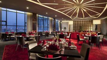 2 restaurants, breakfast, lunch, dinner served; international cuisine