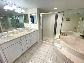 Deluxe Condo, 2 Bedrooms, 2 Bathrooms (Waterfront) | Bathroom - Resort Harbour Properties (Fort Myers)