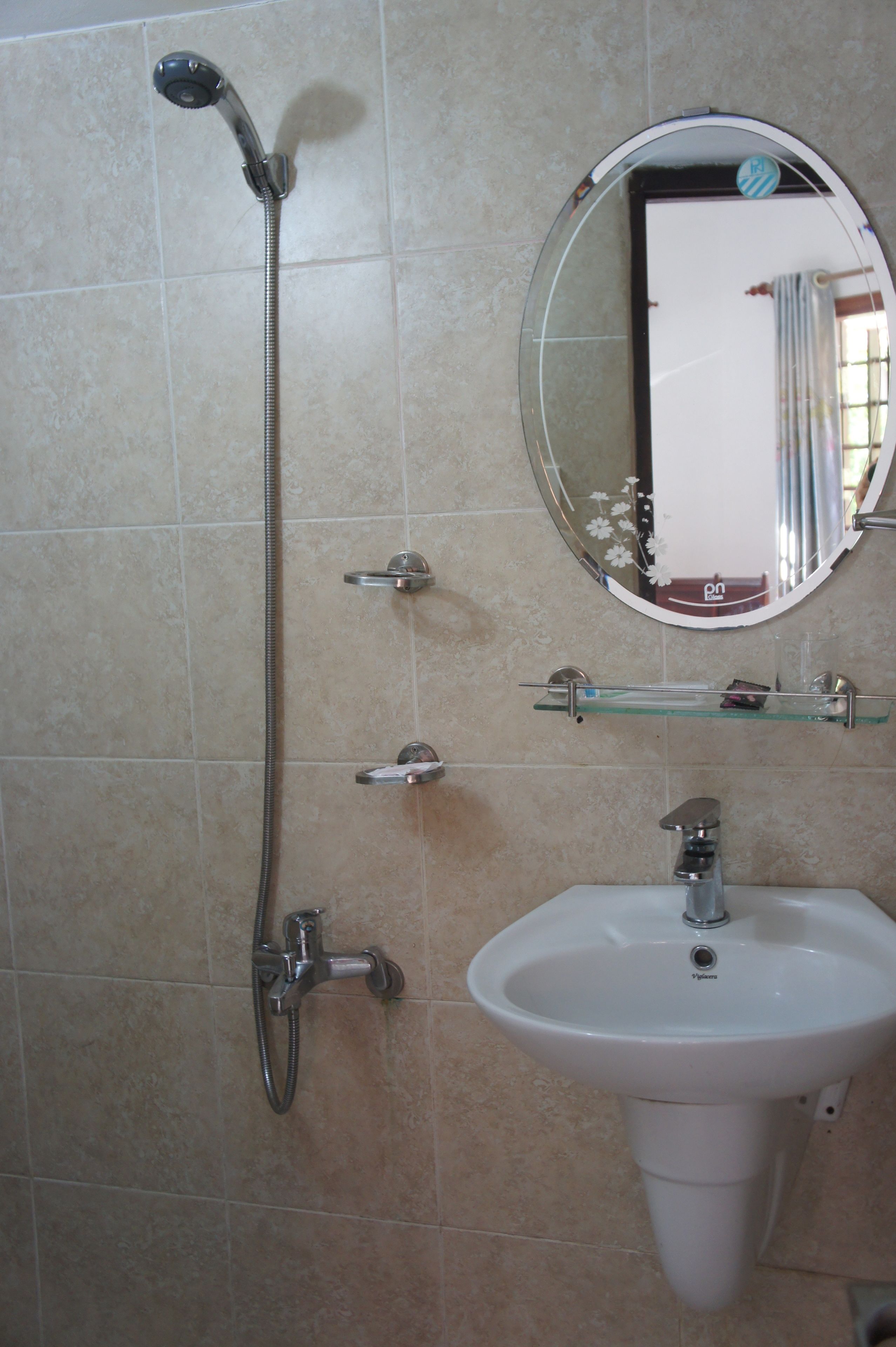 shower, free toiletries, towels