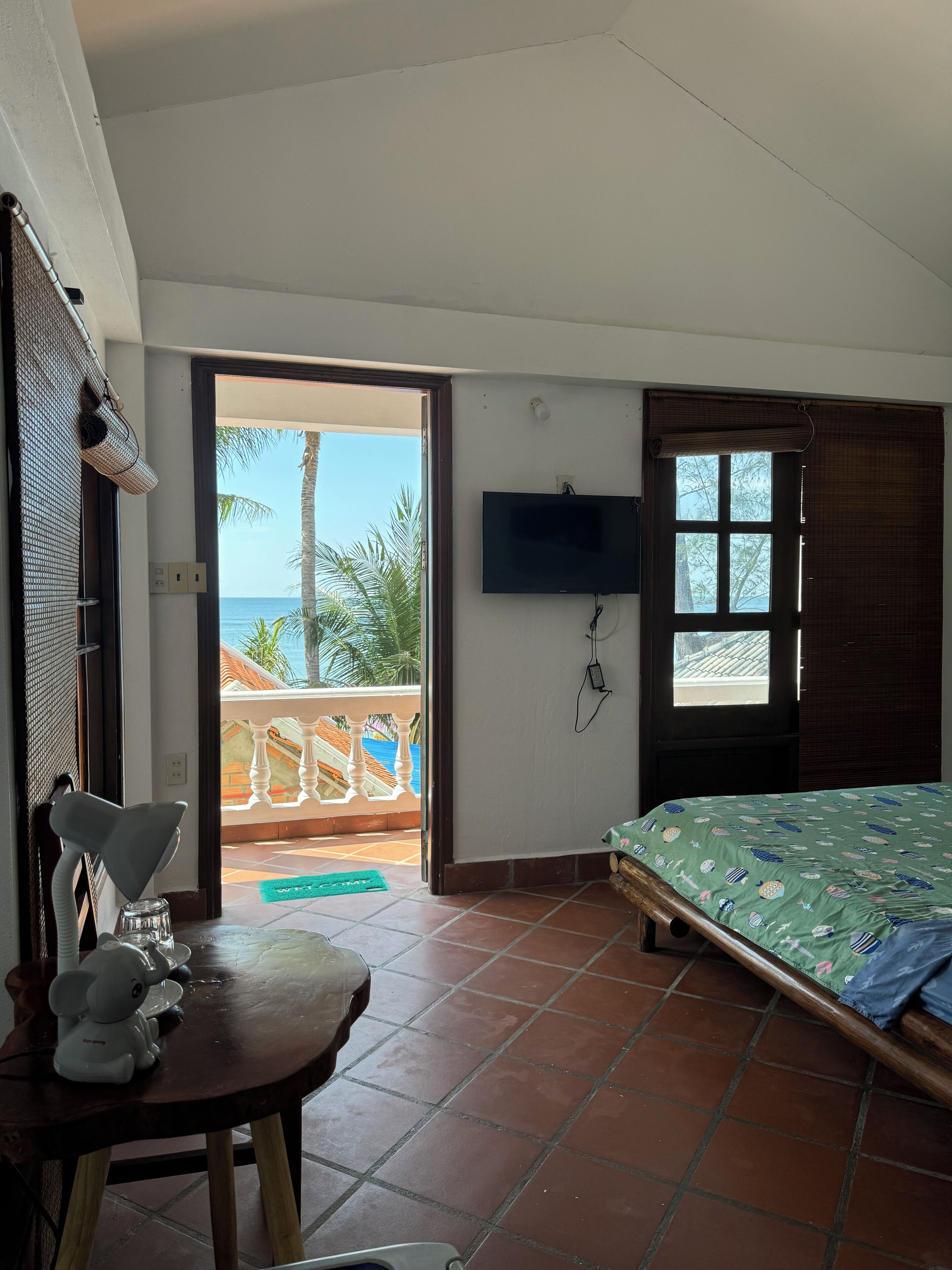 Deluxe Double Room, Beachfront | Minibar, in-room safe, desk, blackout drapes