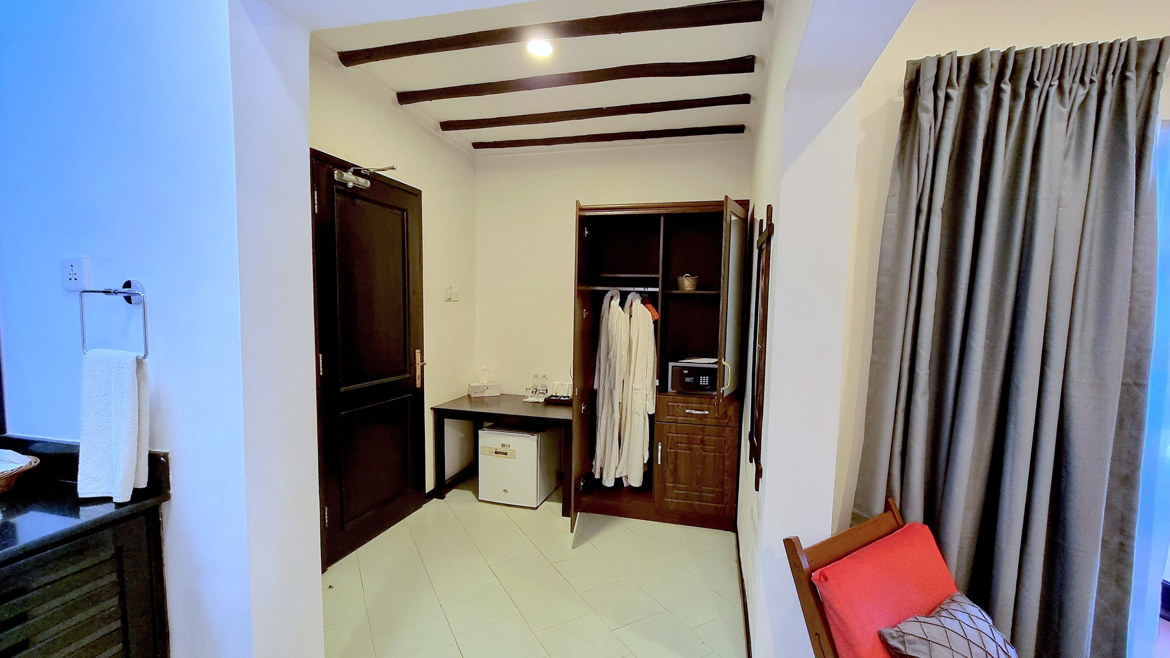 junior suite, 1 bedroom, non smoking, sea view | 1 bedroom, desk, laptop workspace, free wifi