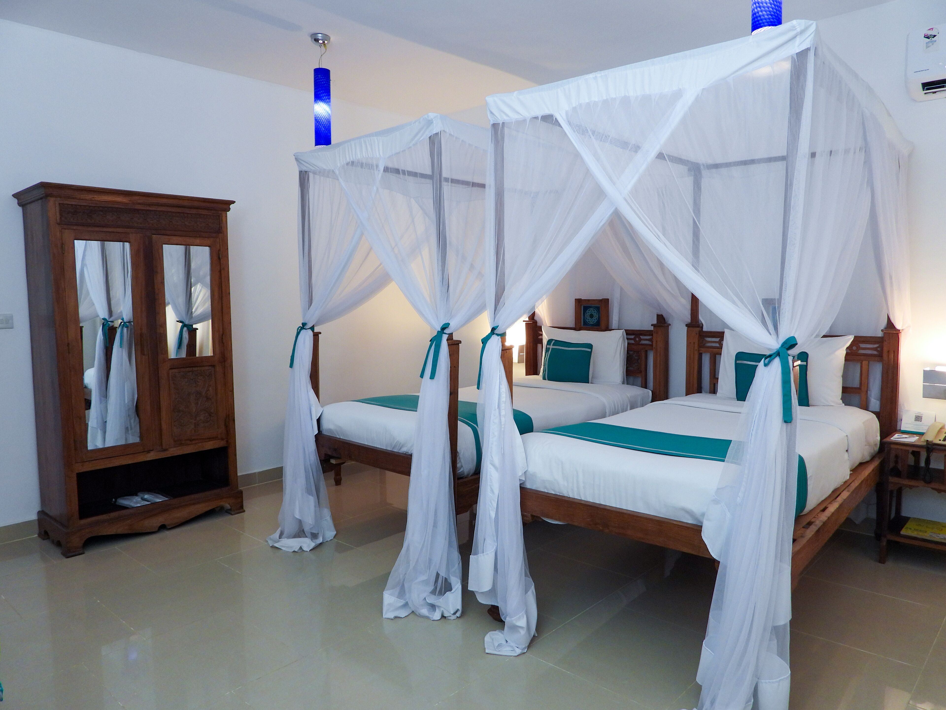 Standard Twin Room, 2 Single Beds, Non Smoking, Air conditioning | Minibar, in-room safe, desk, laptop workspace