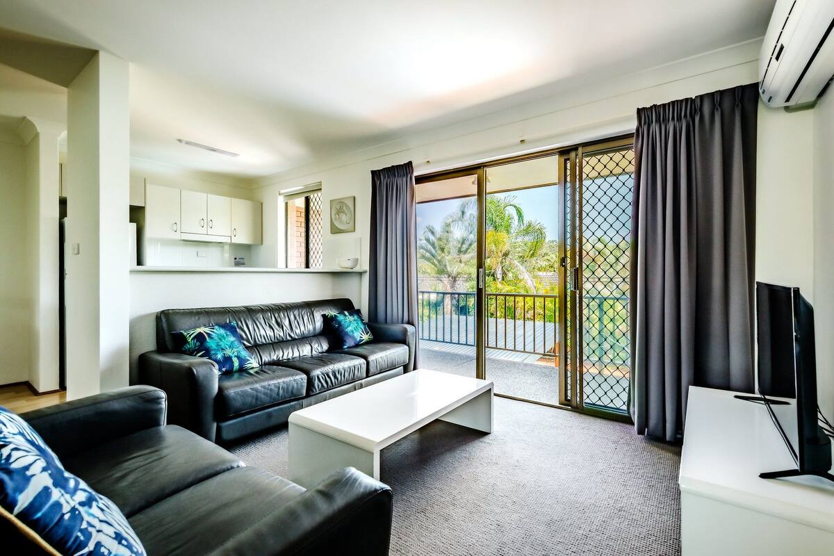 Standard Apartment, 2 Bedrooms | Living area