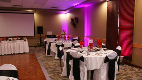 Canad Inns Destination Centre Windsor Park - Image 8