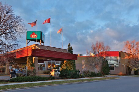 Canad Inns Destination Centre Windsor Park - Image 10