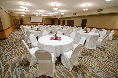Canad Inns Destination Centre Windsor Park - Image 26