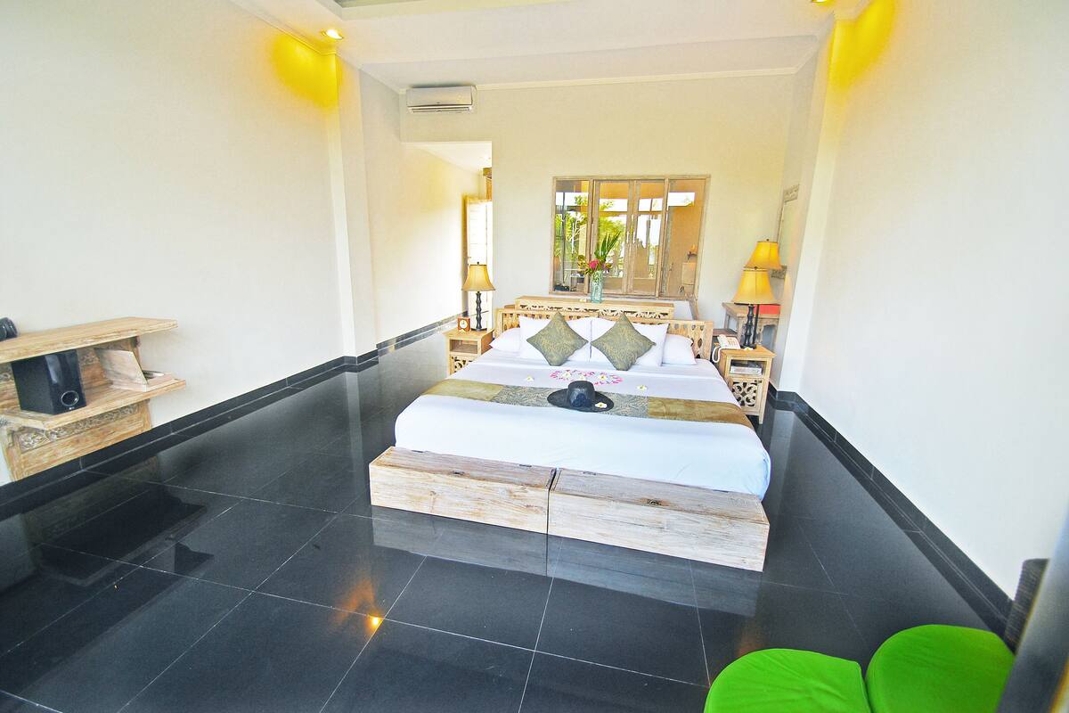 superior room | 1 bedroom, minibar, in-room safe, desk