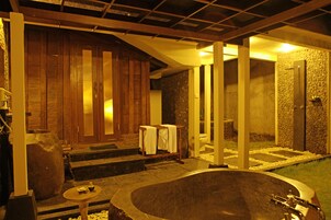 别墅, 1 间卧室, 私人游泳池, 花园景观 | 浴室 | 淋浴设施、免费洗浴用品、吹风机、浴袍