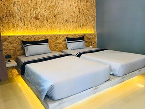 Cofres nos quartos, escrivaninha, Wi-Fi de cortesia