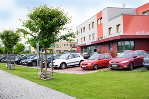 Free self parking - Lifestyle Hotel (Prague)