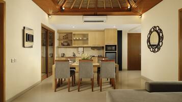 3 Bedroom Penthouse | Area keluarga | Televisi layar datar 43-inci dengan saluran TV kabel