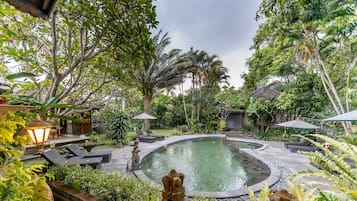 2 piscinas externas