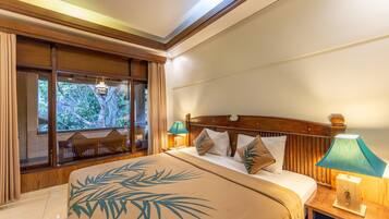 Quarto standard, vista para a piscina | Roupas de cama premium, frigobar, cofres nos quartos, escrivaninha
