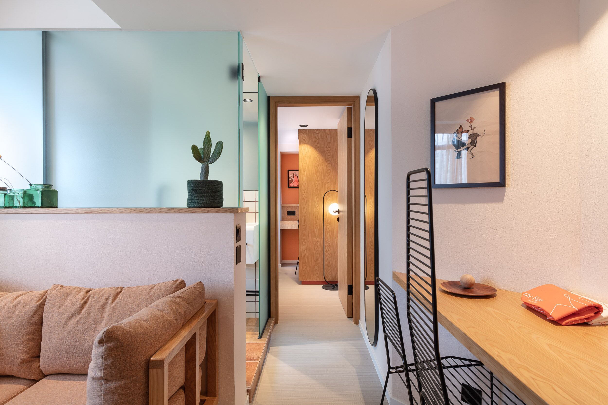 32-inch lcd tv with satellite channels, tv, pay films