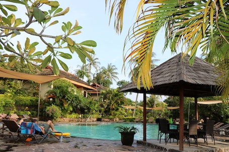 Outdoor pool, pool umbrellas, sun loungers