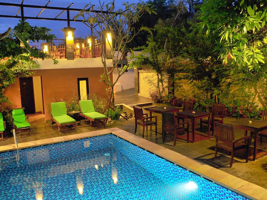 Outdoor pool, pool loungers