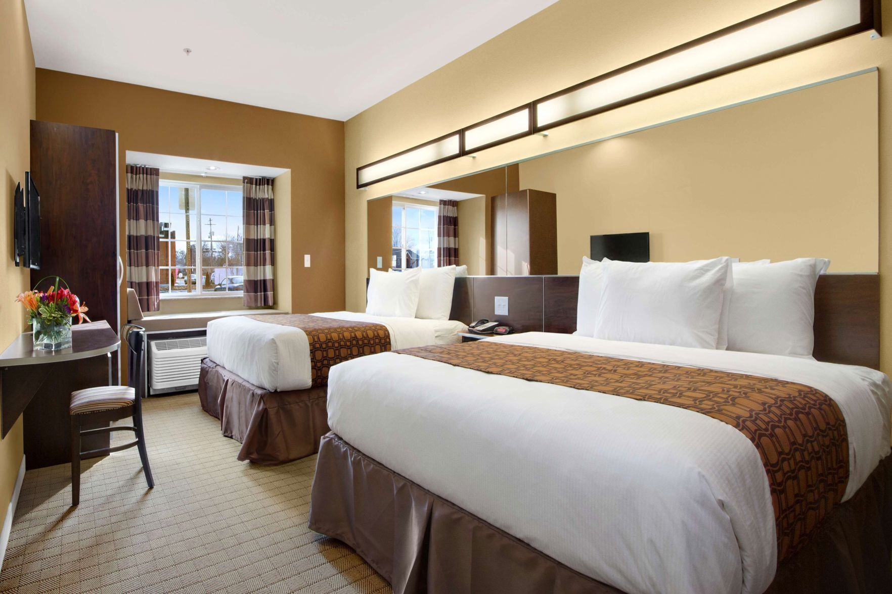 Hypo-allergenic bedding, desk, iron/ironing board, free WiFi