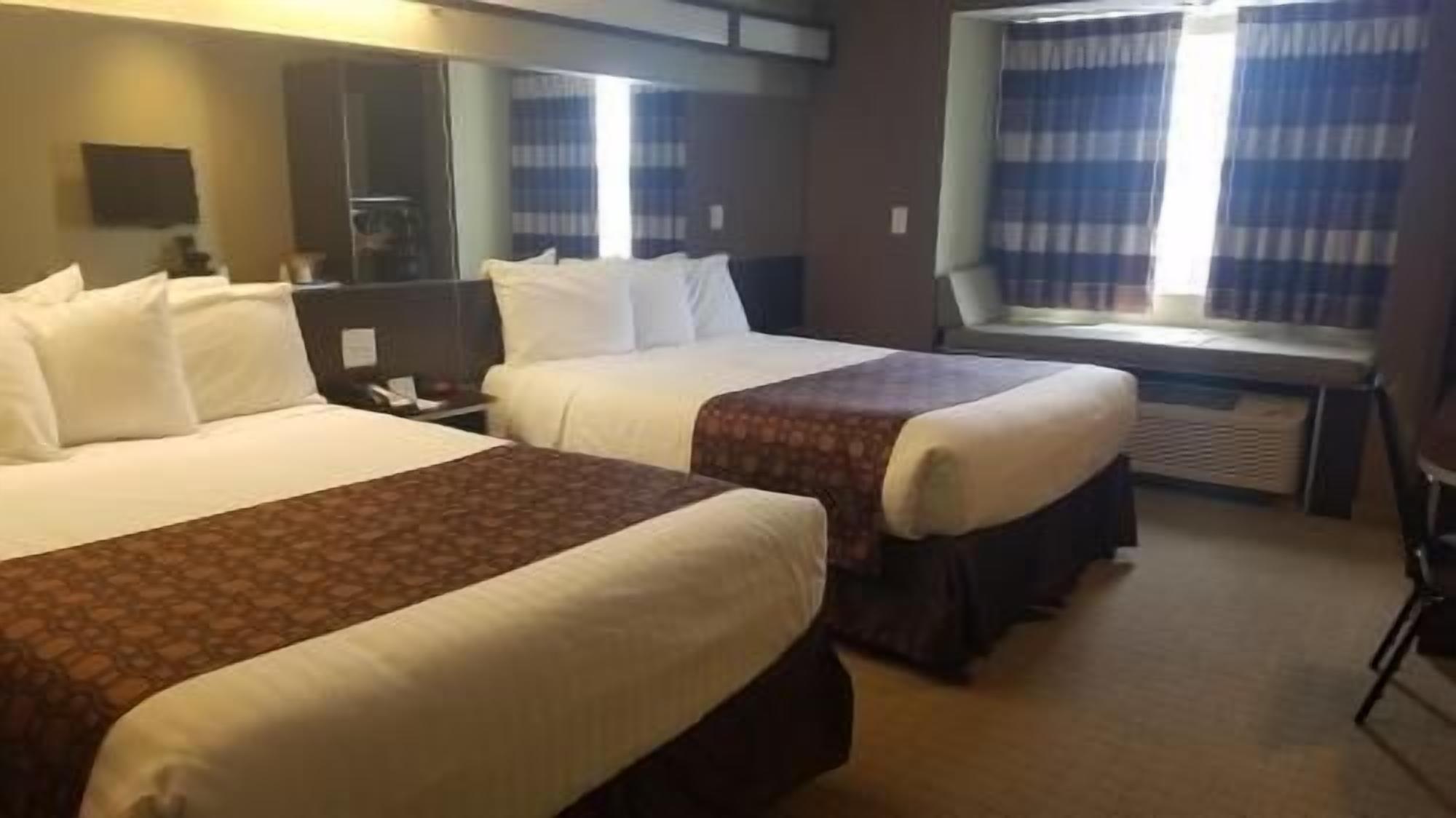 Hypo-allergenic bedding, desk, iron/ironing board, free WiFi
