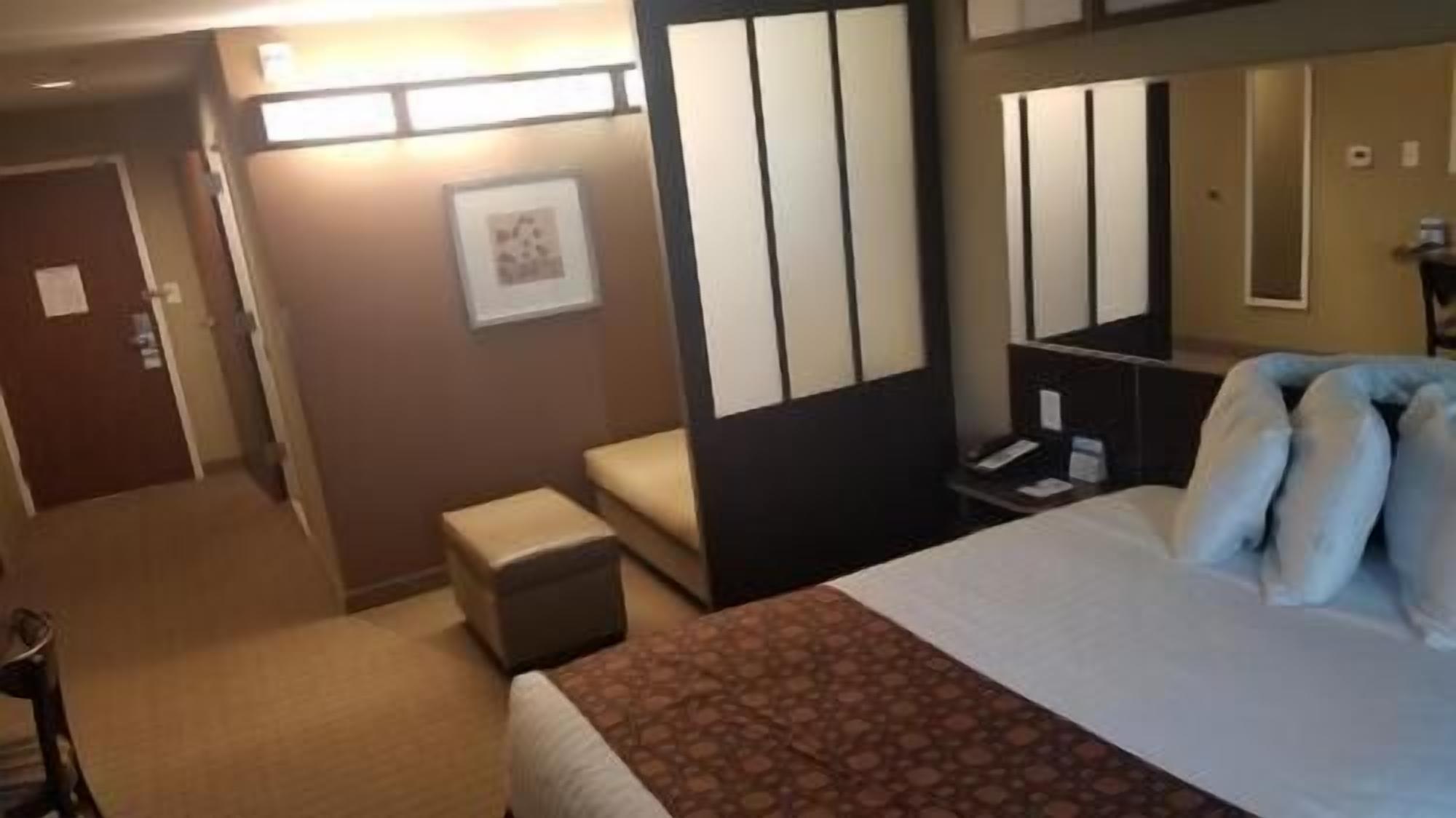Hypo-allergenic bedding, desk, iron/ironing board, free WiFi