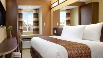 Hypo-allergenic bedding, desk, iron/ironing board, free WiFi