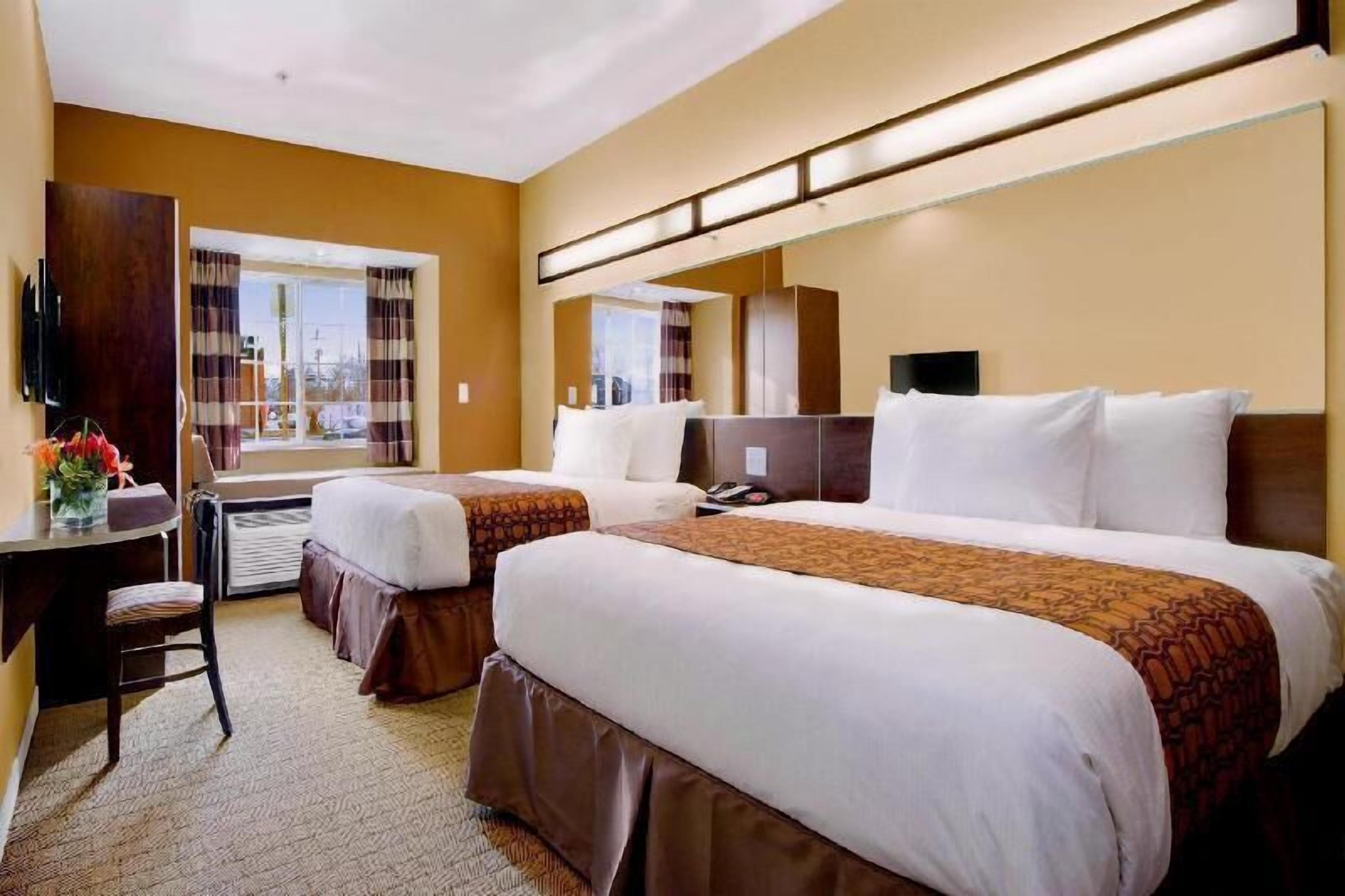 Hypo-allergenic bedding, desk, iron/ironing board, free WiFi
