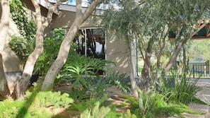 Casa de luxe, 2 dormitoris, cuina, zona enjardinada | Vista des de l'habitació