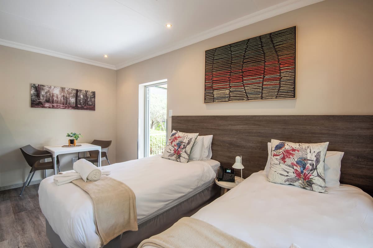 Chalé standard, 2 camas de solteiro, cozinha americana, no jardim (Twin) | Cofres nos quartos, Wi-Fi de cortesia, roupa de cama