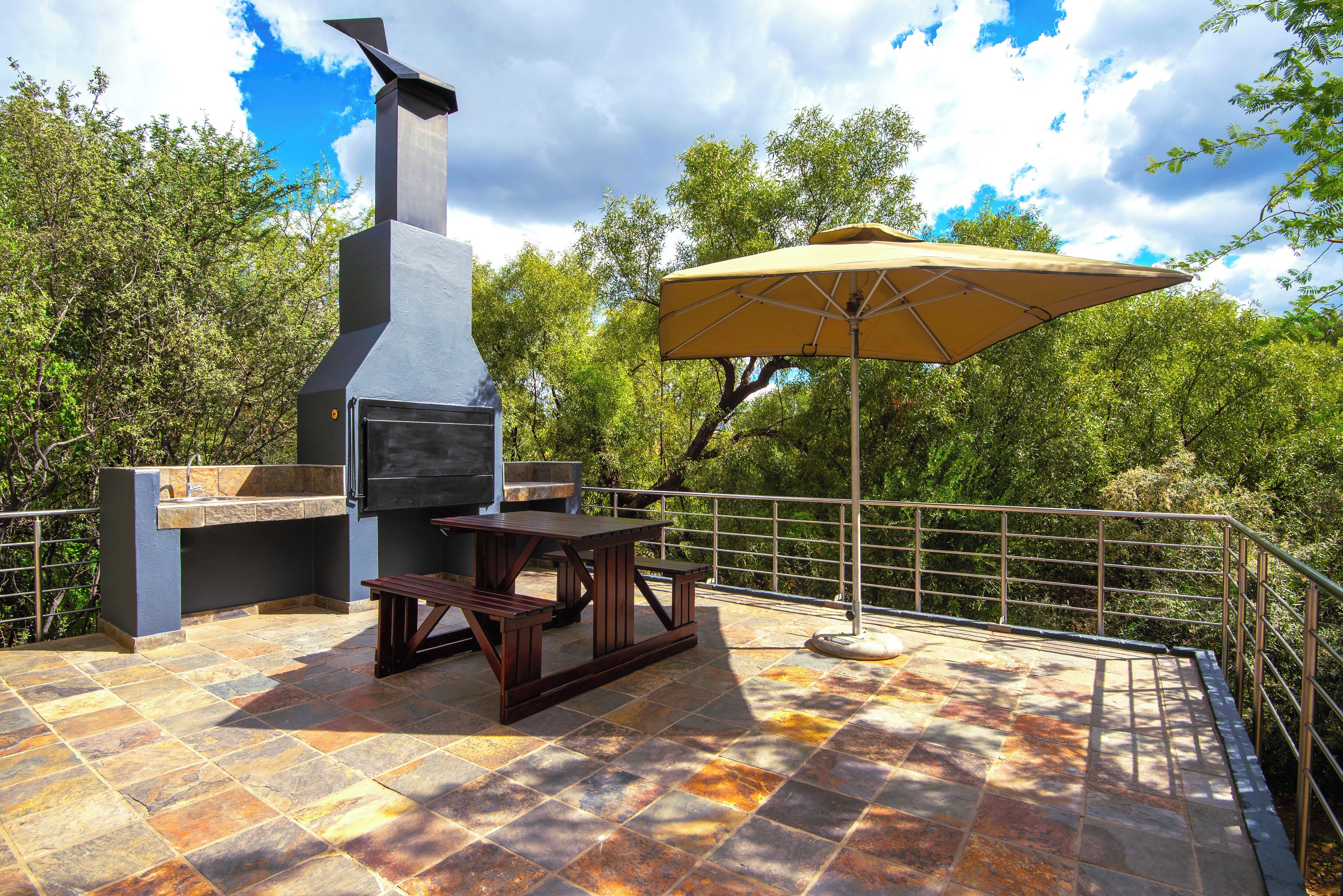 Luksustalo, 3 makuuhuonetta, 2 kylpyhuonetta, puutarha-alue | Terassi/patio