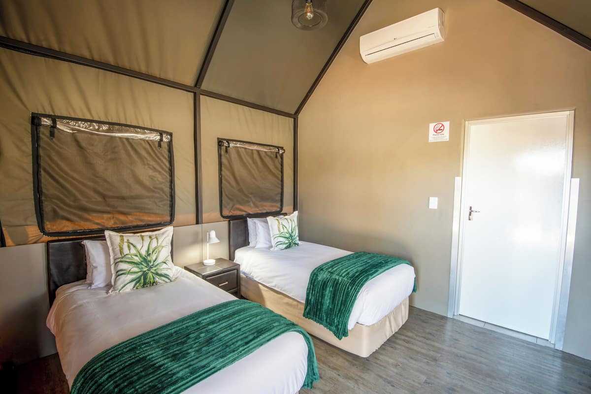 Luxury Tent, 2 Twin Beds (River View) | In-room safe, WiFi (free), bed sheets