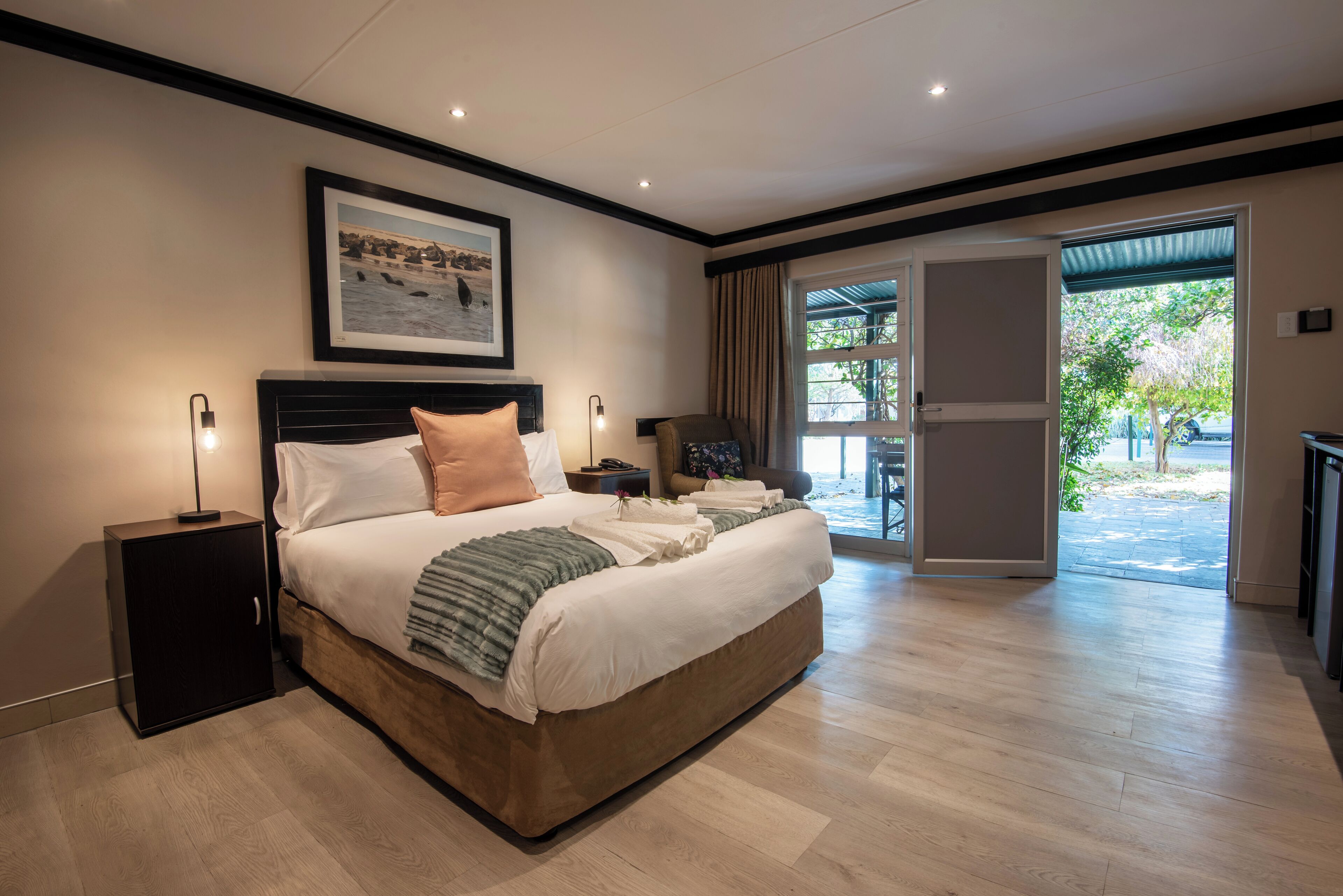 Habitación doble de lujo, 1 cama Queen size, vista al jardín | Caja de seguridad en la habitación, wifi gratis y ropa de cama 