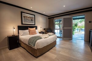 Luxury Double Room, 1 Queen Bed, Garden View