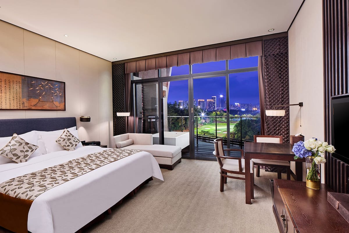 deluxe double room | premium bedding, minibar, in-room safe, desk