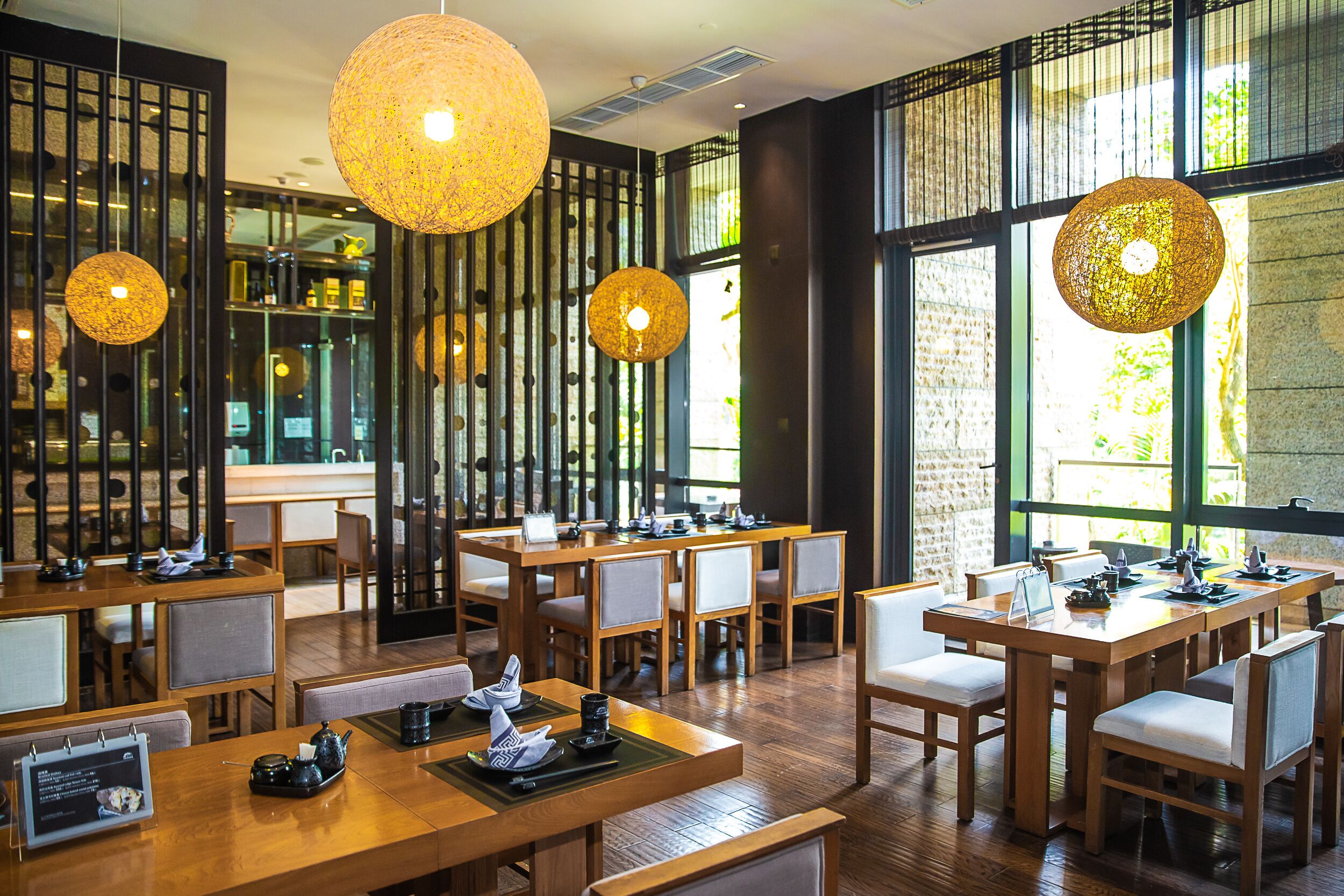 3 restaurants, breakfast, lunch, dinner served; chinese cuisine