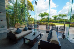 3 restauranter, frokost, lunsj og middag serveres, kinesiske retter