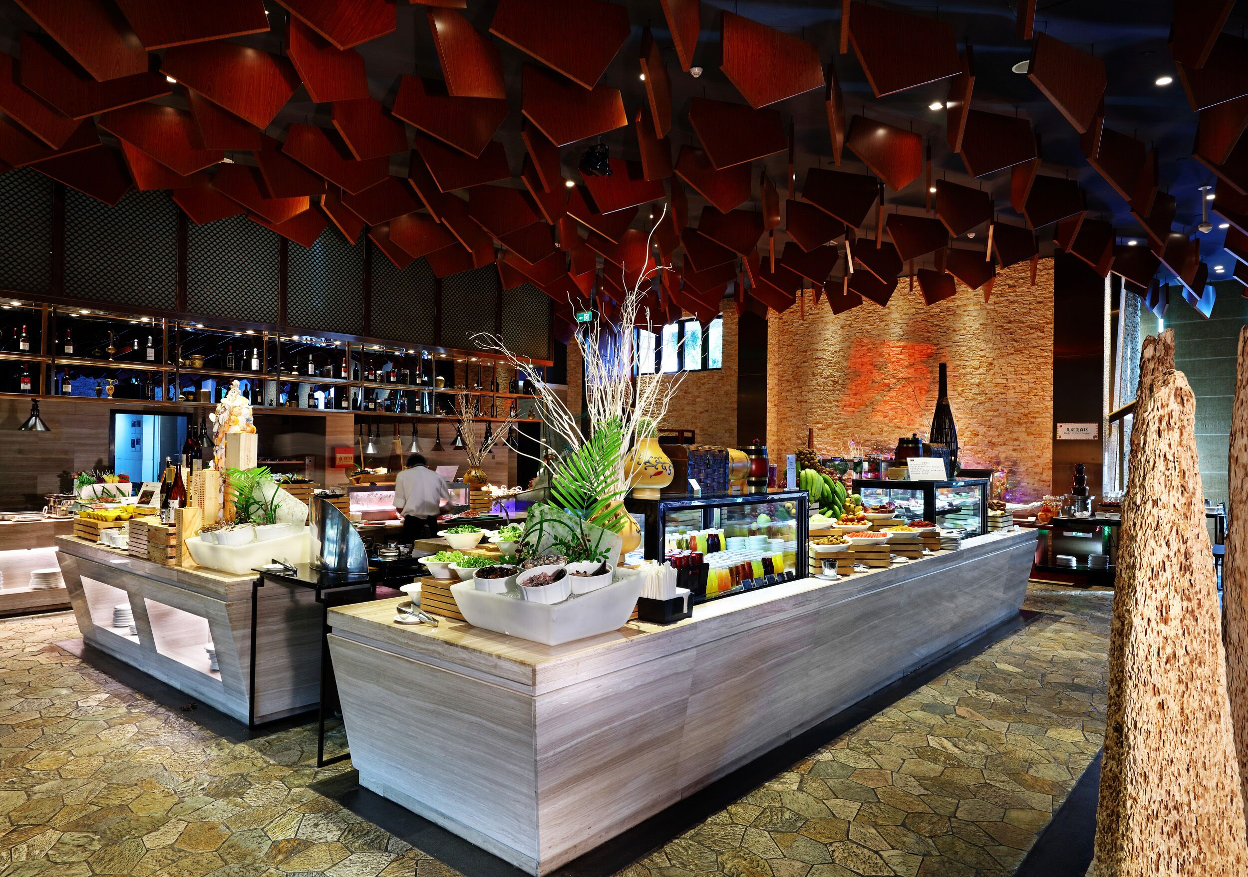 3 restaurants, breakfast, lunch, dinner served; chinese cuisine