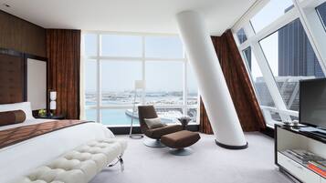 Family Suite | Minibar, desk, laptop workspace, soundproofing