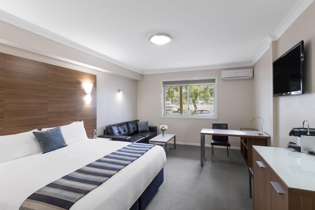Privilege, Habitació, 1 llit de matrimoni gran | Matalassos amb encoixinament addicional i minibar